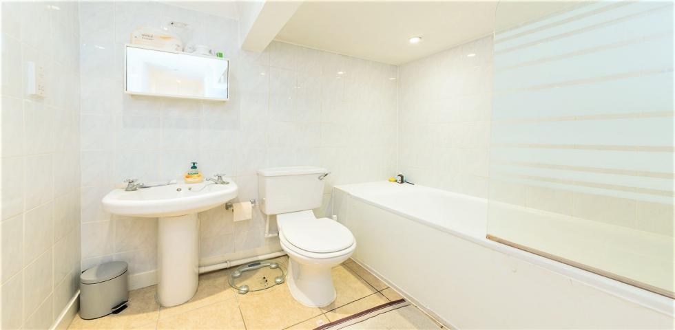 			2 Bedroom, 1 bath, 1 reception Apartment			 Strathray Gardens, SWISS COTTAGE